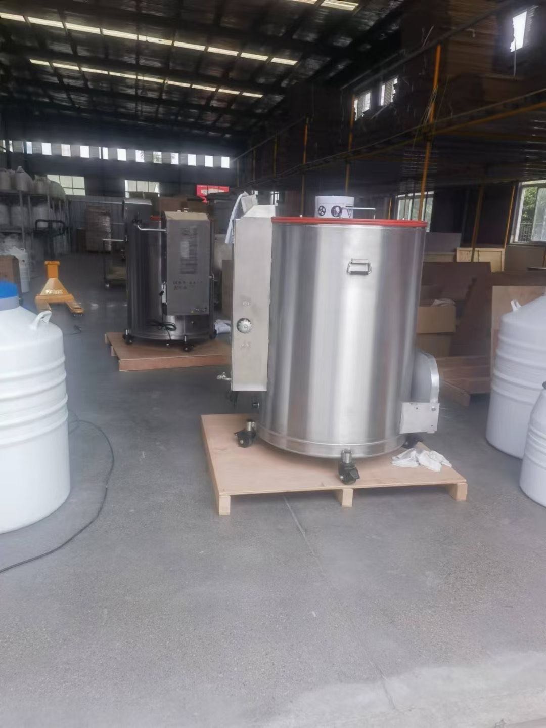 使用定製液氮罐樣本掉入怎樣取出